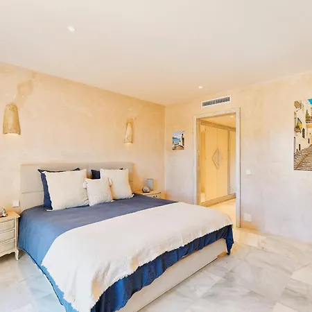 About Casa Del Rio Marbella
