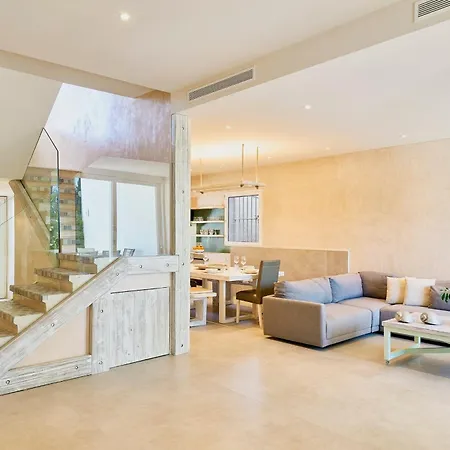 About Casa Del Rio Marbella