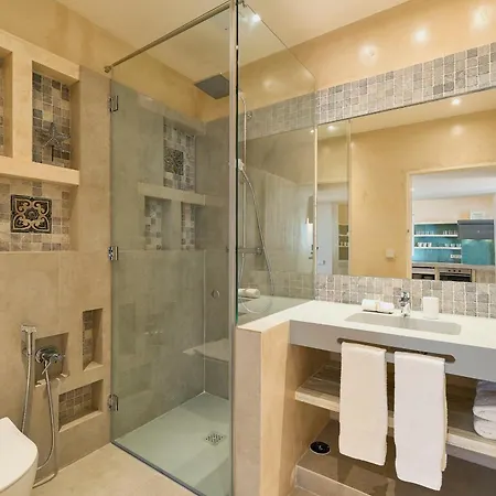 About Casa Del Rio Marbella